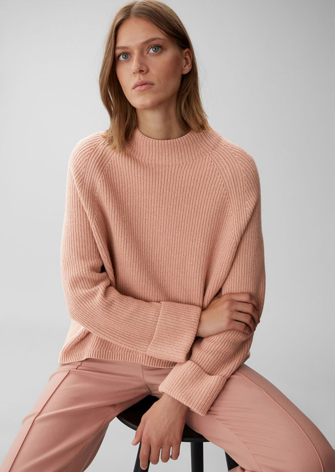 Kašmírový svetr je skutečný luxus, nebojte se investovat do kvalitního kousku.