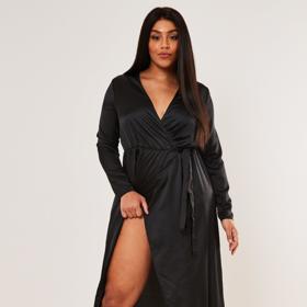 Díky svému výstřihu do „V“ krásně zdůrazňují poprsí.