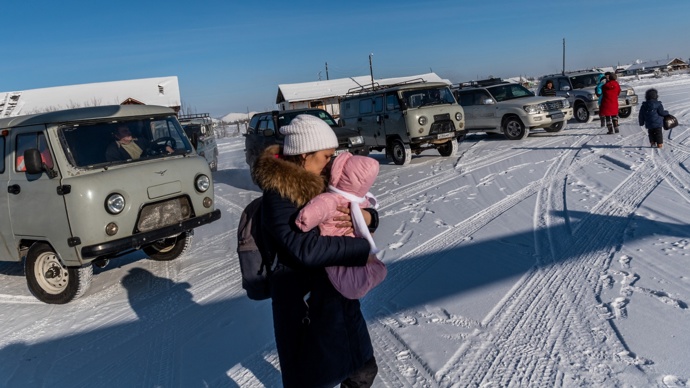 V Ojmjakonu žijí i mladí lidé se svými dětmi. Je to až neuvěřitelné.