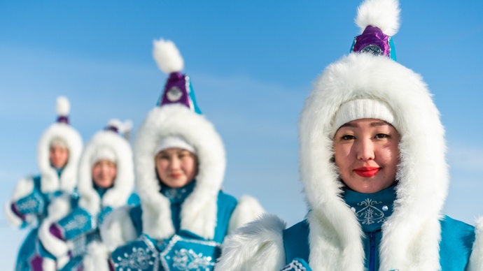 Modrá všude, kam se člověk podívá.