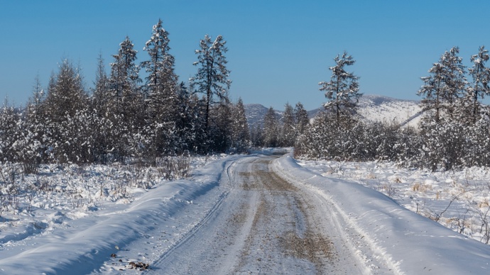 Do hlavního města oblasti Jakutsku vede silnice, které místní říkají „cesta kostí“. Chtěli byste se po ní vydat? 