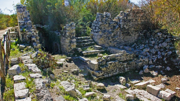 Ruiny paláce Landolina ve městě Noto Antica.