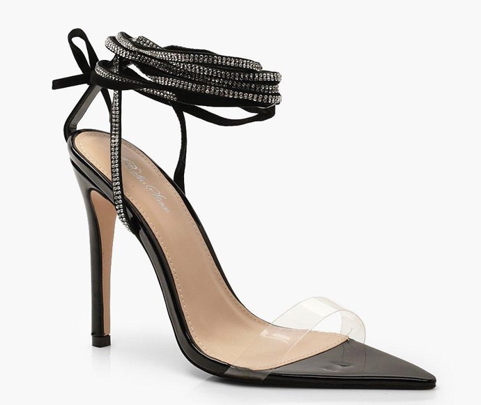 Uvažte si je kolem kotníku nebo klidně pokračujte až do půlky lýtek.
