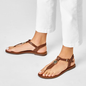 Díky trendům pro jaro/léto budete trendy v pohodlí.
