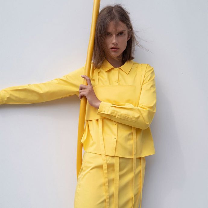 Ve žluté budete jednoznačně nepřehlédnutelná.
