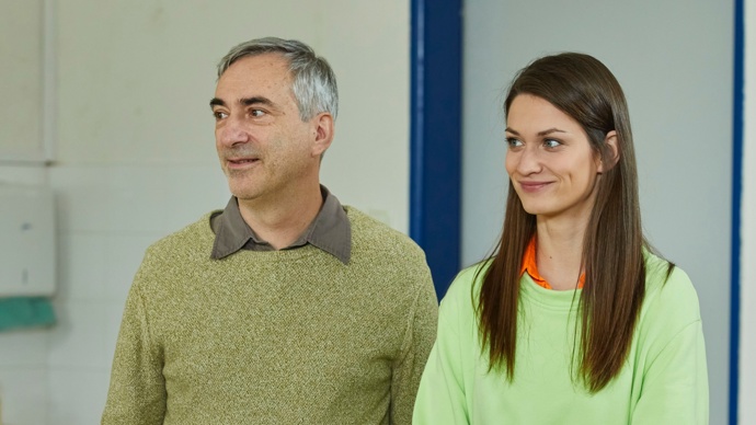 V seriálu je Petr Vacek velkou oporou dceři své zemřelé přítelkyně, Magdě, s níž se objevuje i ve škole, kde vede děti k ekologii.