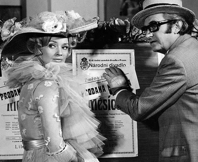 Na námětu filmu Zabil jsem Einsteina, pánové se podíleli Oldřich Lipský, Josef Nesvadba a Miloš Macourek.