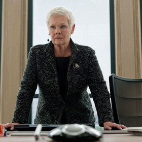 V bodovce Skyfall dostihla M, tedy Judi Dench, její pestrá minulost. A s tím jí může pomoci jen Bond, James Bond.