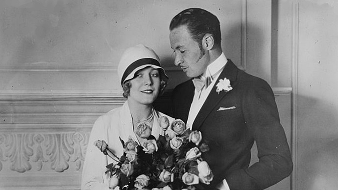 Kdo by o svatebním dnu přemýšlel nad tím, jestli jeho vyvolený není podvodník? Ženě ze staré soudničky by se to bývalo vyplatilo...