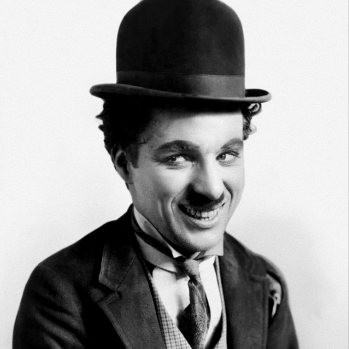 Charlie Chaplin byl nejen geniální herec, ale také režisér a autor. K filmu Moderní doba napsal dokonce i hudbu, i když pravděpodobně ne zcela sám. Při natáčení tohoto snímku se sblížil se svoji budoucí manželkou Paulette Goddardovou. I když manželství nevydrželo, film Moderní doba je aktuální dodnes...
