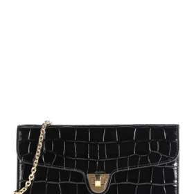 Večerní variantu volte spíše černou a nevýraznou.
