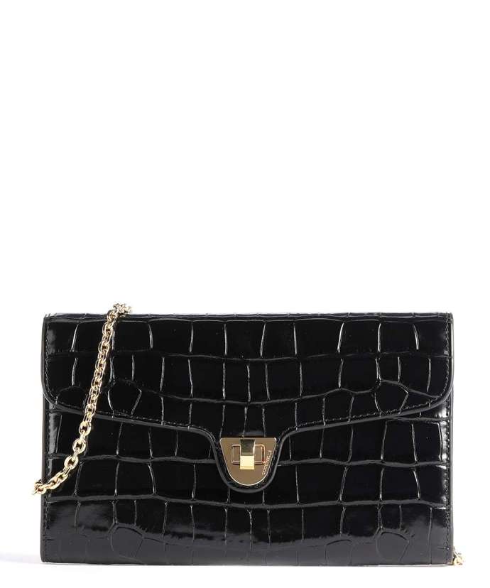 Večerní variantu volte spíše černou a nevýraznou.
