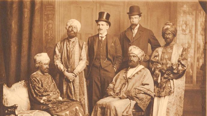 „Habešská delegace“ na lodi dokonce rozdávala vyznamenání – samozřejmě falešná. 