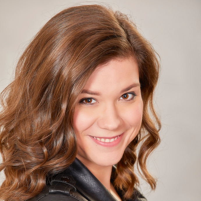 Pro svůj svatební den zvolili snoubenci zvláštní prostředí. Sňatek oslaví v Divadle v Dlouhé.