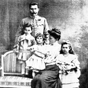 Do manželství se narodily celkem čtyři děti, ale nejmladší syn zemřel při porodu. Žádné z dětí nemělo nárok na trůn po svém otci - to byla podmínka sňatku.