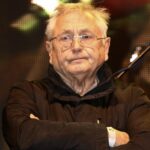 Menzel vinil Sirotka z toho, že mu znemožnil natočit adaptaci knížky Obsluhoval jsem anglického krále od Bohumila Hrabala. Proto se rozhodl veřejně jej ztrestat, i když za to následně čelil obvinění z výtržnictví.