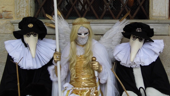 Dnes můžeme masku morového lékaře potkat na karnevalu v Benátkách.