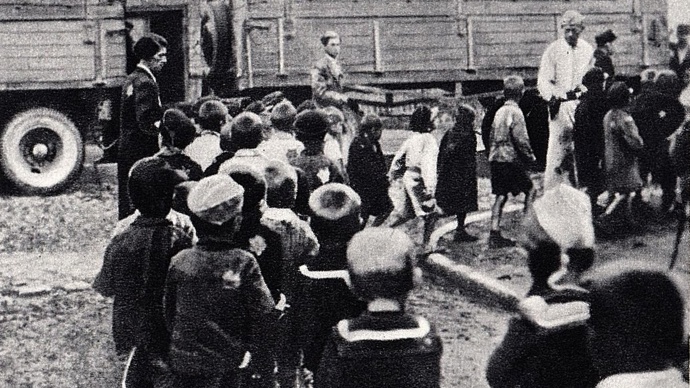 Deportace dětí z lodžského ghetta do vyhlazovacího tábora. Nikdo si nedovede představit, jak šílené to muselo být... 