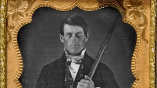 Phineas Cage měl štěstí, jaké jiní lidé nemohou čekat. Kovová tyč mu projela mozkem a on přesto přežil