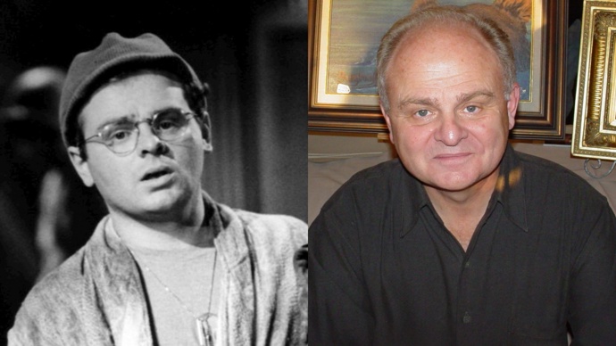 Kolik let, že už uplynulo od chvíle, kdy Gary Burghoff hrál Radara? Podle těchto dvou fotografií se snad ani nezdá, že by zestárl...