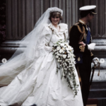 Diana se vdávala v roce 1981, tehdejší a současné ceny lze tedy jen těžko objektivně porovnávat. O to cennější jistě může být její čtvrté místo. Královská rodina zaplatila za šaty od Davida Emmanuela 151 000 liber.