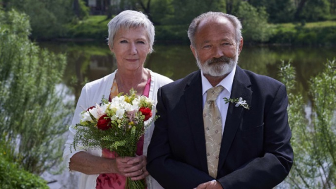 Vlastimil Pešek a Amálka si řekli ano až ve vyšším věku, ale to vůbec neznamená, že by nebyli schopni se sžít jako pár, který se zná od mládí. Svatbu uspořádali tak, jak si přáli – v přírodě, kterou oba milují.
