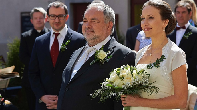 Lumír si bral Světlanu hned dvakrát. První manželství rozhodně nebylo idylické a Světlana byla velmi ráda, že se z něj vymanila. Druhý pokus už vyšel a potvrzuje to i narození malého Lexíka. Kdyby Světlana nedávno znenadání nezemřela, měli ti dva šanci na dlouhý a spokojený vztah.