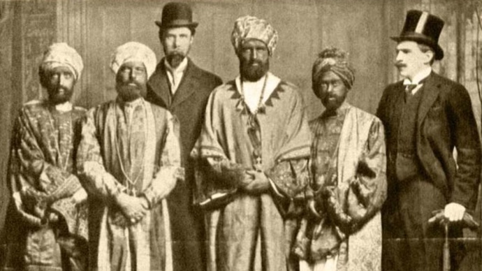 Skupinu recesistů vyšel celý podnik na 4 000 liber, což je dnes asi půl milionu liber. Přibližně čtvrtina té sumy padla na šperky.