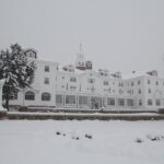 O několik desítek let později (1974) se v hotelu ubytoval mistr hororu Stephen King. Právě zde dostal inspiraci na slavný román Osvícení.