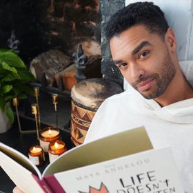 Ve 14 letech se vrátil do Anglie. Po střední škole nastoupil na prestižní hereckou konzervatoř Drama Centre London.