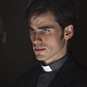 Obřad: Skeptický kněz Michael Kovak se během studia exorcismu v Římě seznámí s otcem Lucasem (Anthony Hopkins), který mu ukáže temnou stránku jejich víry.
