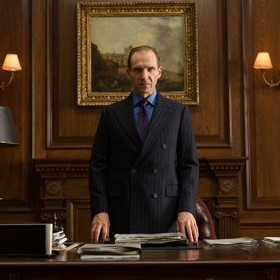 Díky záhadnému vzkazu se James Bond dozví o tajné organizaci Spectre. Podaří se mu zjistit, o co jde? A dokáže to vůbec celé přežít?