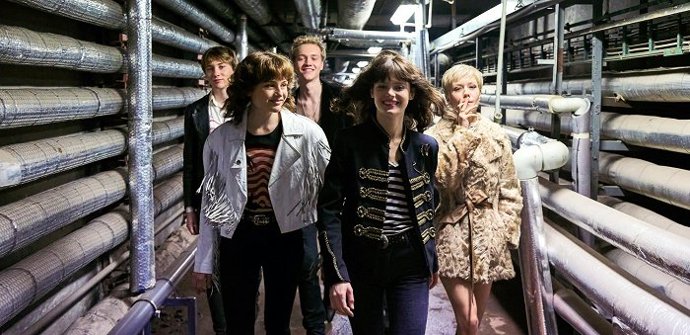 My děti ze stanice ZOO: Ústřední postavou je Christiane, která se přidá ke skupince teenagerů, jenž holdují nezávaznému způsobu života. Vše končí těžkou závislosti na heroinu.