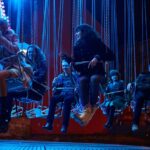 Seriál vznikl na motivy autobiografické knihy Christiane F. Ta se již od mládí potýkala s psychickými problémy. V pubertě se pokusila dokonce i o sebevraždu. 