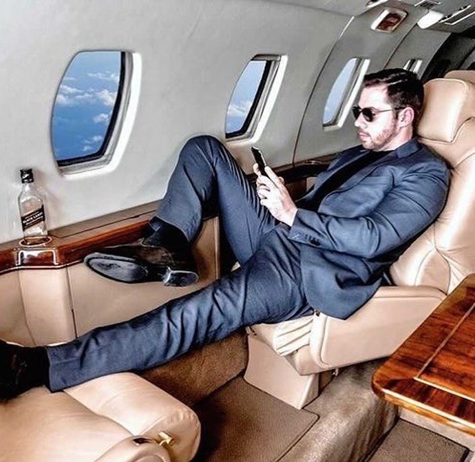 Sladký život jednoho z nejmladších milionářů na Floridě. Tarek Naemo podniká v nemovitostech a kryptoměnách.