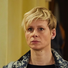 Ingrid se zabydluje v Lumírově bytě a spolu začínají být v péči o malou Sophinku sehraná dvojka. Jak tohle může dopadnout?