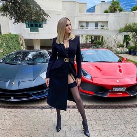 Lamborghini, nebo Ferrari - čas rozhodnutí. Ruská podnikatelka Marina Ross a její "problém" s výběrem vozu.