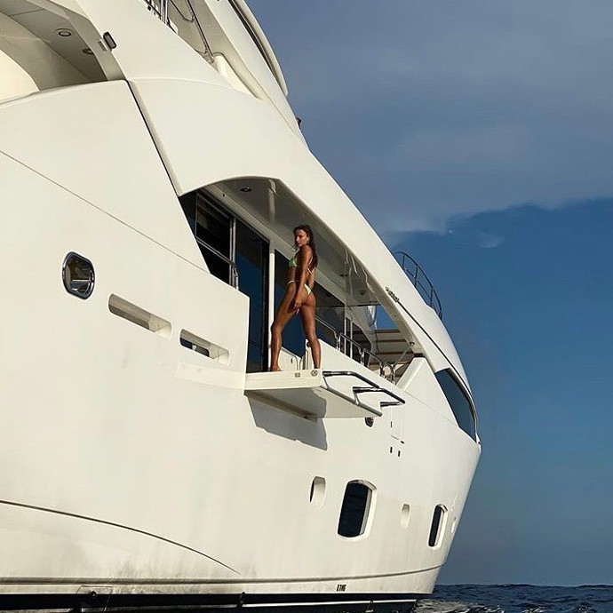 Instagramový profil Rich Kids of Internet ukazuje sladký život bohaté zlaté mládeže.