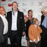 Hana Hegerová spolupracovala také s mnoha zvučnými jmény z česko-slovenské hudební scény. Na fotografii jsou s ní Richard Müller, Michal Horáček, Petr Hapka a Jolana Voldánová.