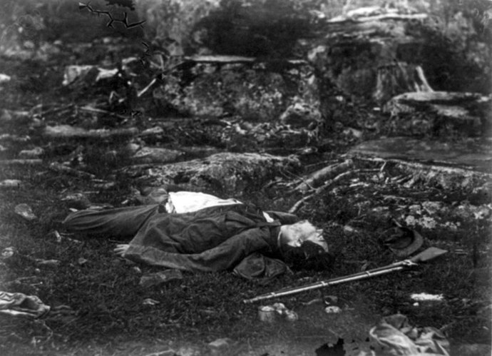 Alexandr Gardner: Poslední spánek ostřelovače. 
