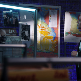 Na nových ložiscích ropy měla zbohatnout státní firma Elf, kterou nezávislé státy, poté co znárodnily své černé zlato, vyhnaly z vlastních území. 