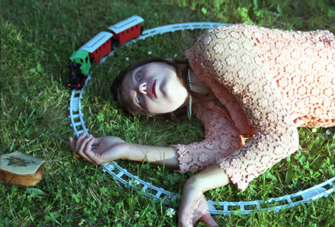 Barbora Bálková: Cyklus Sebevraždy – Anna Karenina.
