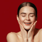 Než se pustíte do make-upu, vždy si řádně očistěte a hydratujte pleť.