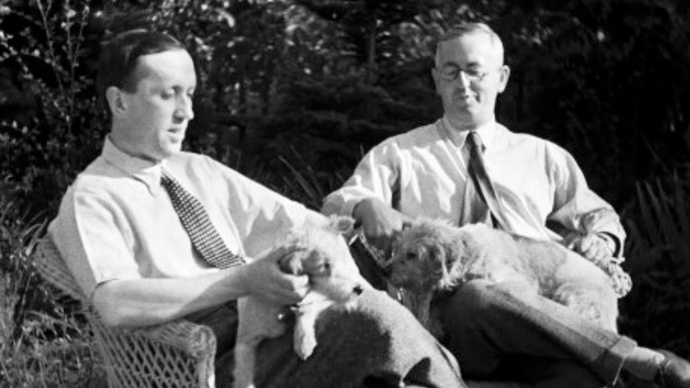 Ještě v lepších časech si bratři Čapkovi nechali na pražských Vinohradech postavit společnou vilu, která se brzy stala centrem společenských setkání.