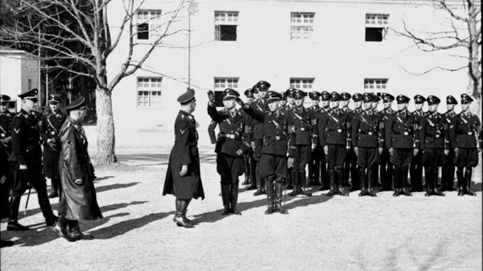 Na kontrolu koncentračního tábora Dachau přijel v roce 1938 také sám Heinrich Himmler.