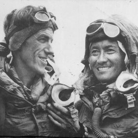 Jako první stanuli na Everestu Edmund Hillary a Tenzing Norgay.
