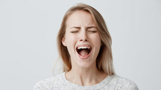 Eliška (30): Manžel odletěl sám na naše líbánky, aniž by mi o tom řekl. Prý bych stejně nechtěla