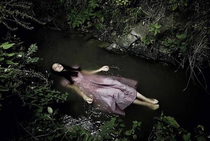 Posmrtná fotografie jako umění: Jan Faukner – Ofélie.
