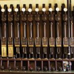 Hlavní panel pražské potrubní pošty sloužil ještě v roce 2002. Pak ale přišla povodeň a zničila prakticky všechny její úseky. Kdyby k této tragédii nedošlo, možná by historická potrubní pošta fungovala dodnes.