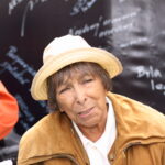 Hana Hegerová se i v pozdním věku zajímala o společenské dění a neváhala podpořit dobrou věc, jakou bylo v roce 2010 otevření neobvyklé pražské Kavárny Potmě.